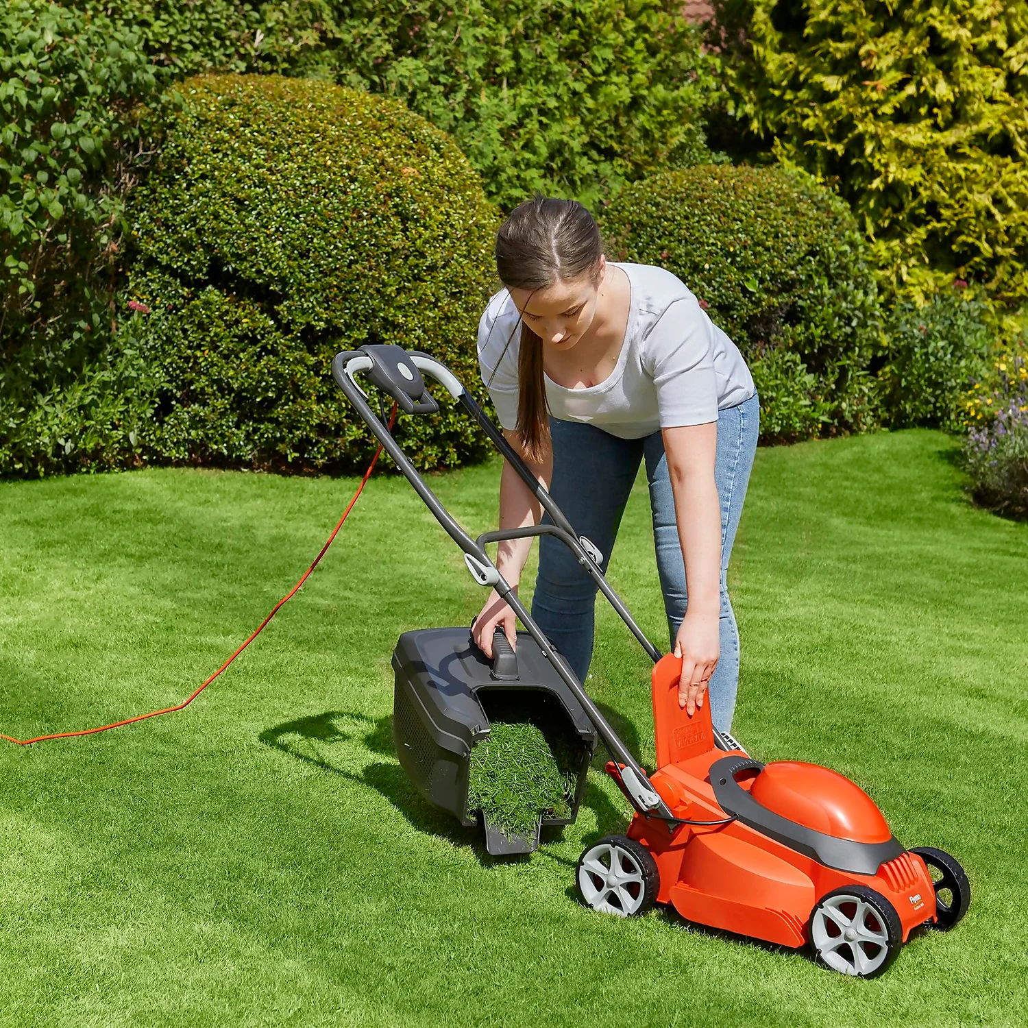 Flymo 1200W EasiStore 300R Electric Lawn Mower - 30cm 10 Flymo 1200W EasiStore 300R Electric Lawn Mower - 30cm - Image 8