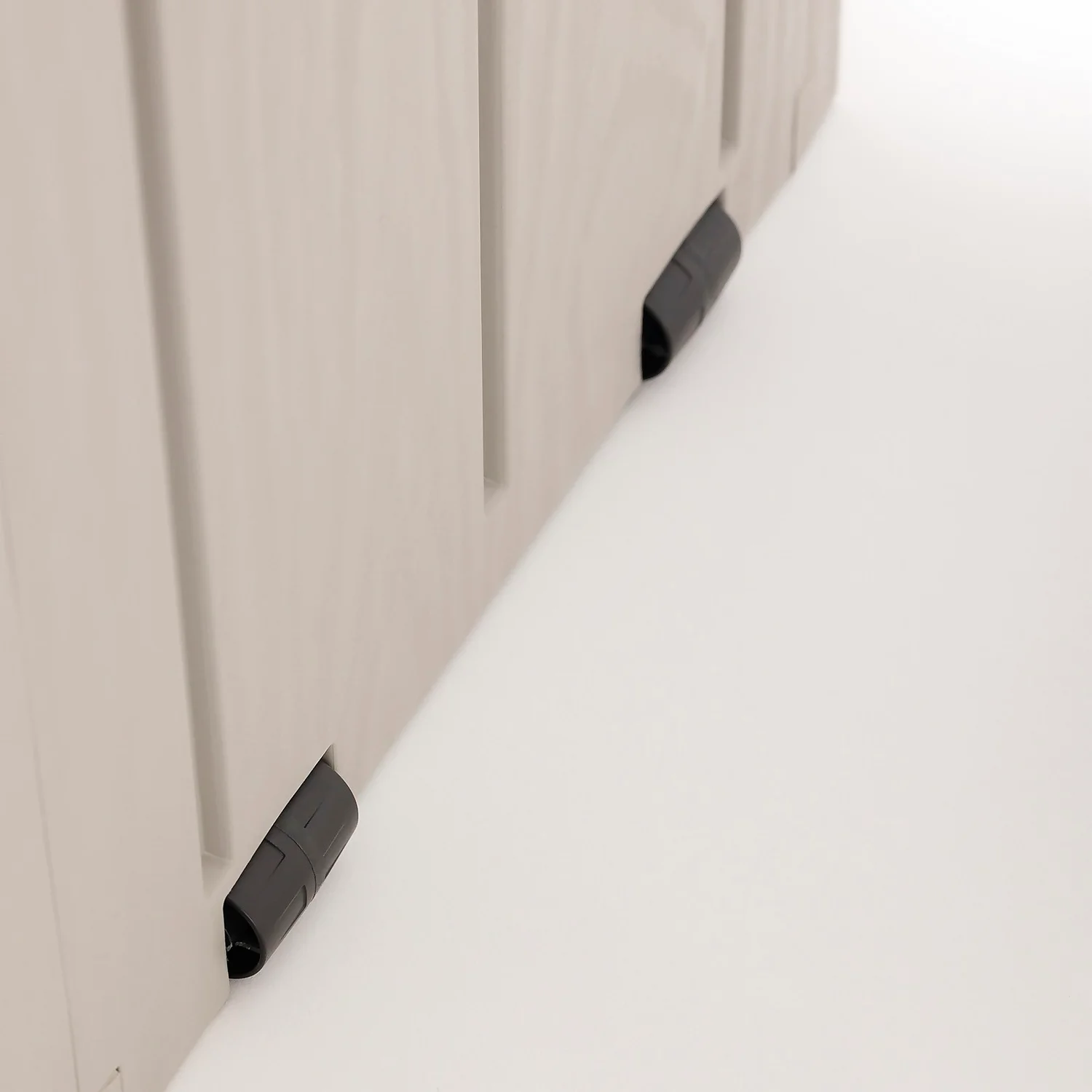 Toomax Bravo Garden Storage Box 270L - Warm Grey 8 Toomax Bravo Garden Storage Box 270L - Warm Grey - Image 6