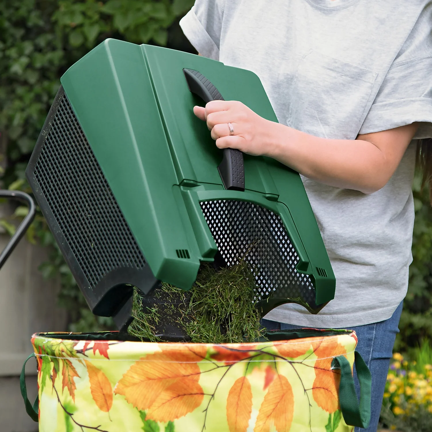 Bosch 18V EasyMower Cordless Lawn Mower - 32cm 8 Bosch 18V EasyMower Cordless Lawn Mower - 32cm - Image 6